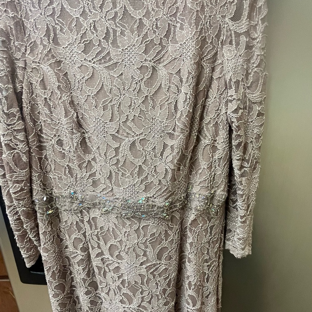 Elegant Lace Midi Dress in Cream